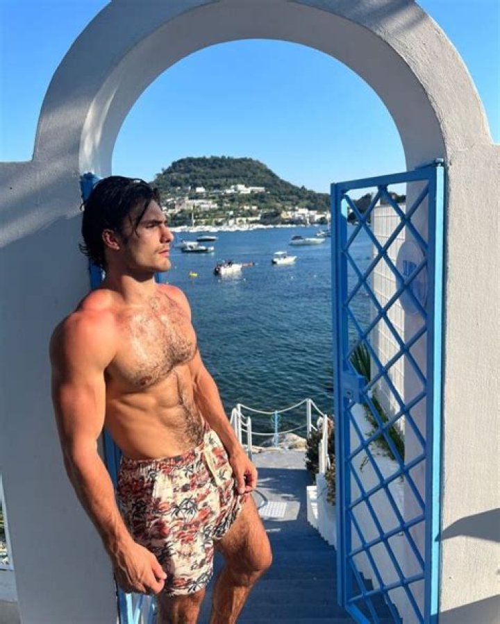 
Leo Mahalo Height, Weight, Net Worth, Age, Wiki, Who, Instagram, Biography 