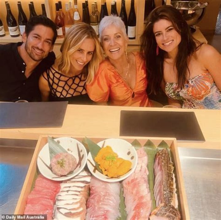 
MAFS: Who Are Duncan James Sister, Renee And Lauren? Age Gap And Family 